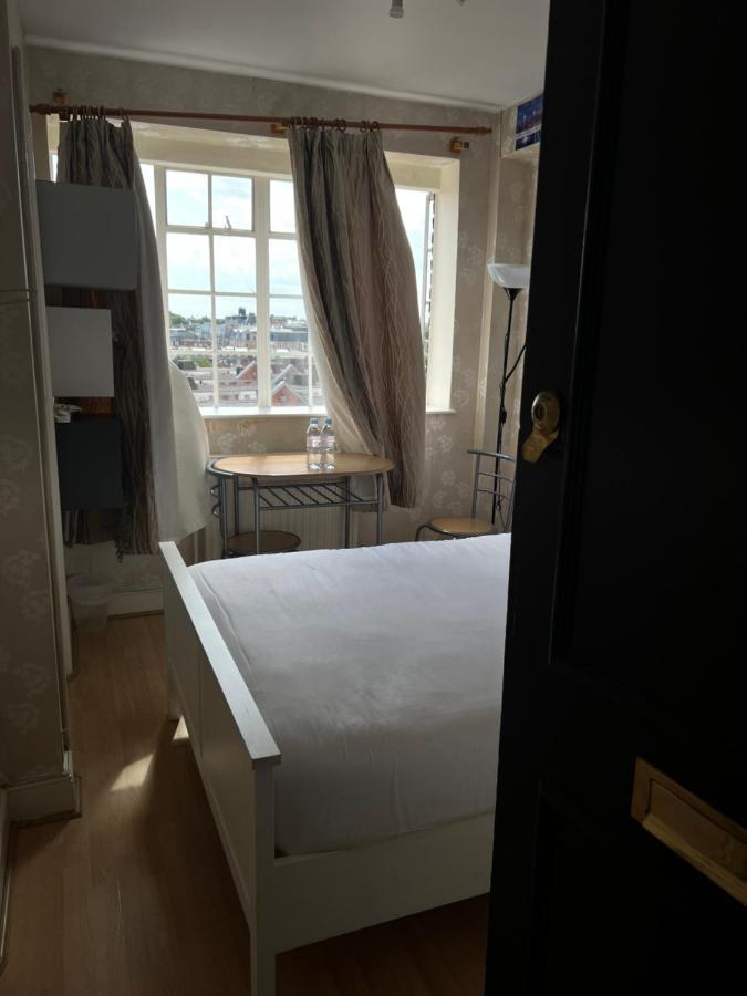 Super Located Studio In South Ken At Chelsea Cloister Лондон Екстериор снимка