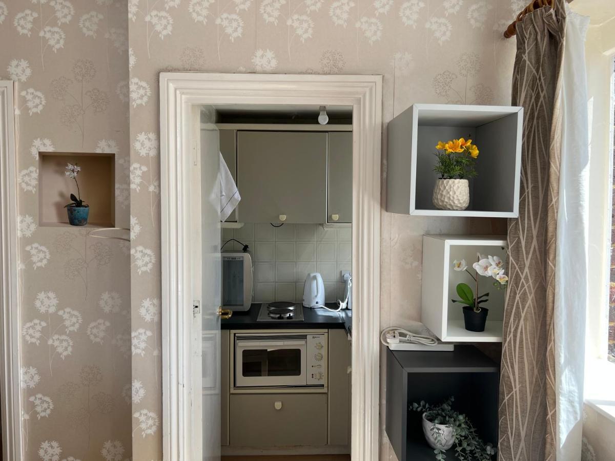 Super Located Studio In South Ken At Chelsea Cloister Лондон Екстериор снимка