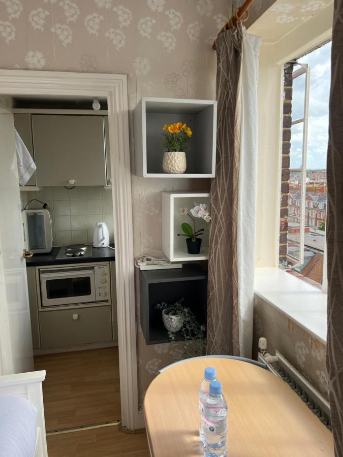 Super Located Studio In South Ken At Chelsea Cloister Лондон Екстериор снимка