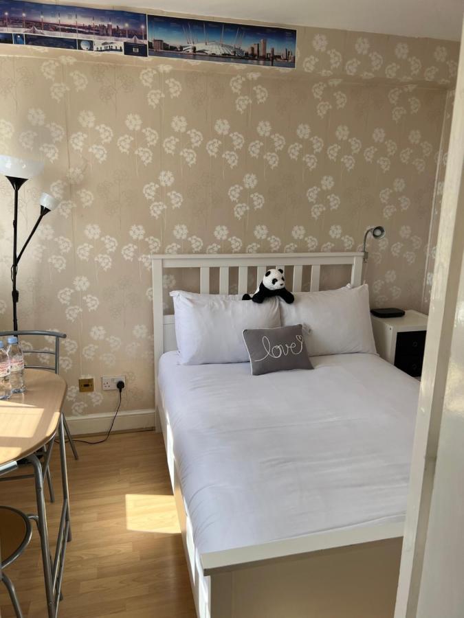 Super Located Studio In South Ken At Chelsea Cloister Лондон Екстериор снимка