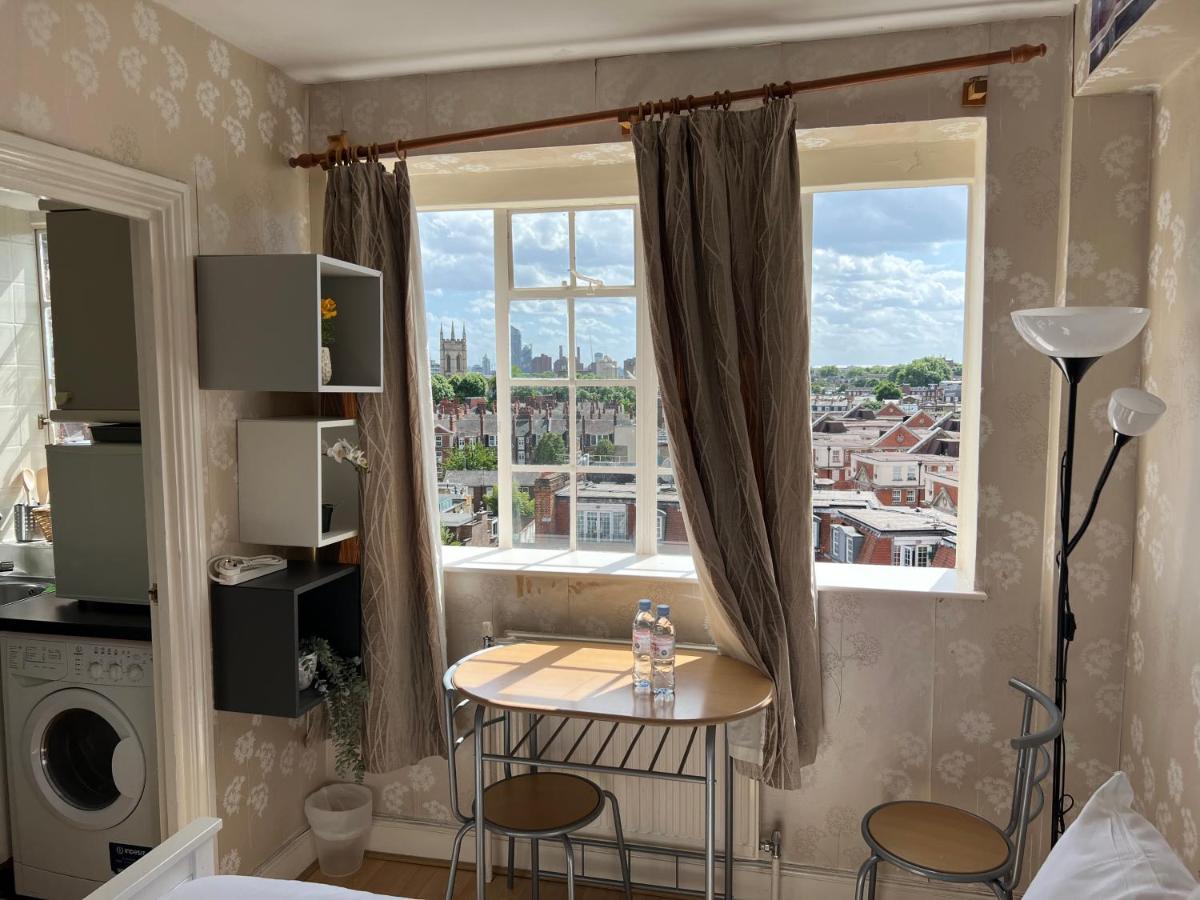 Super Located Studio In South Ken At Chelsea Cloister Лондон Екстериор снимка