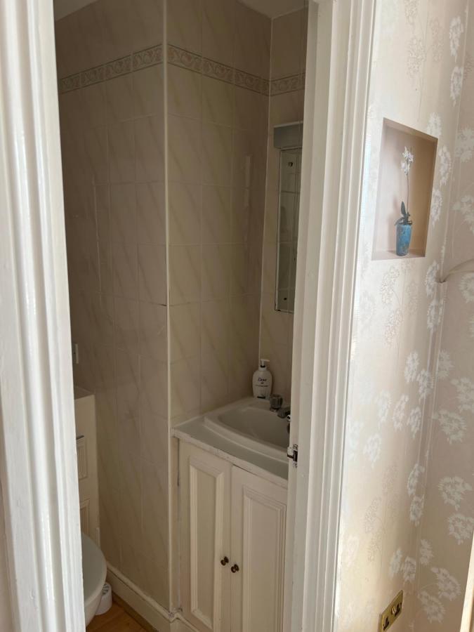 Super Located Studio In South Ken At Chelsea Cloister Лондон Екстериор снимка